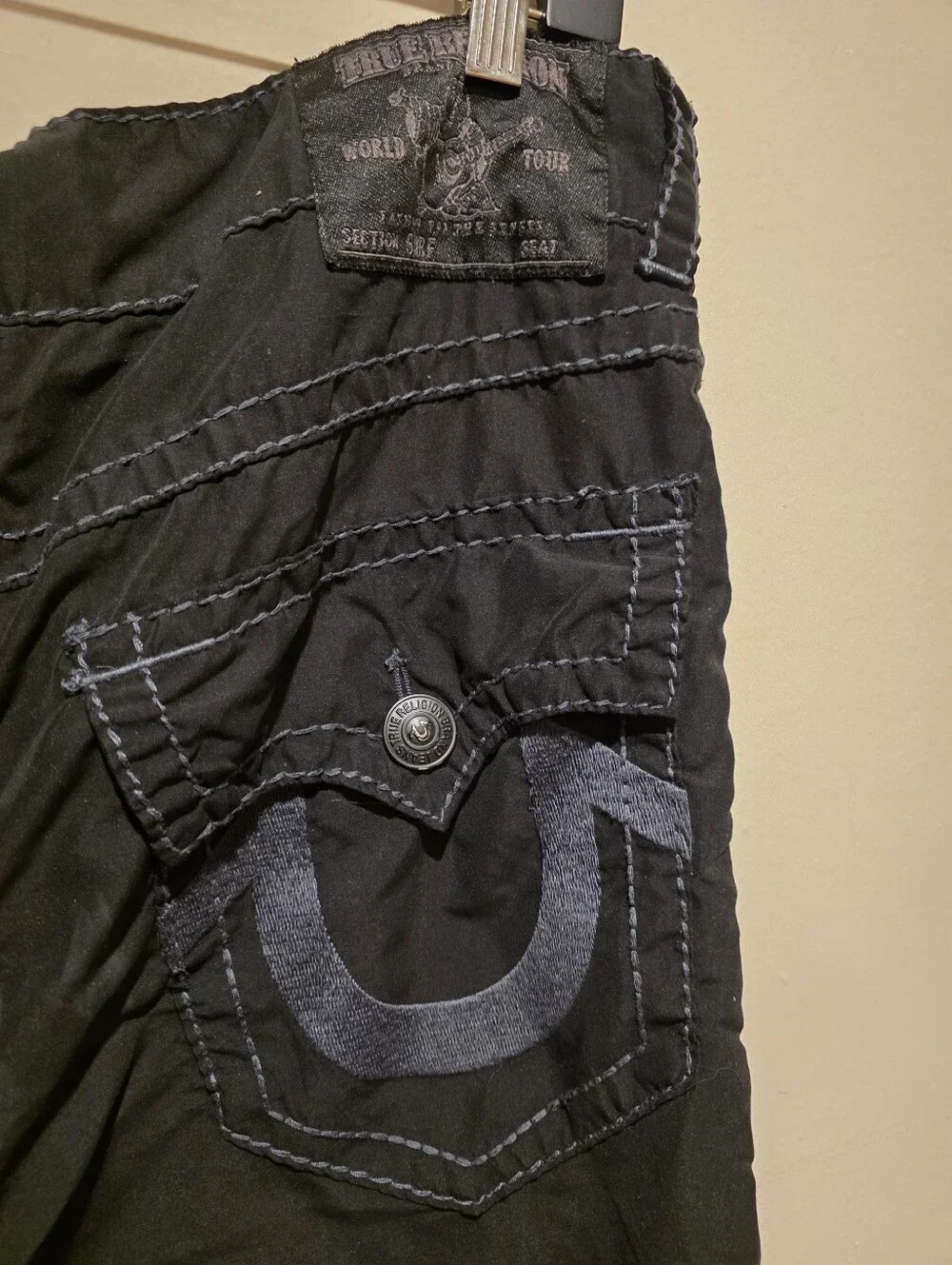 TRUE RELIGION Mens Big T Board Shorts Swim Trunks Black Horseshoe Size 36